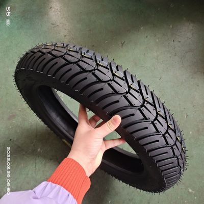 LIFO Motorfietsen Motorfietswielen banden 100/90-17 voor het laden haven Qingdao haven