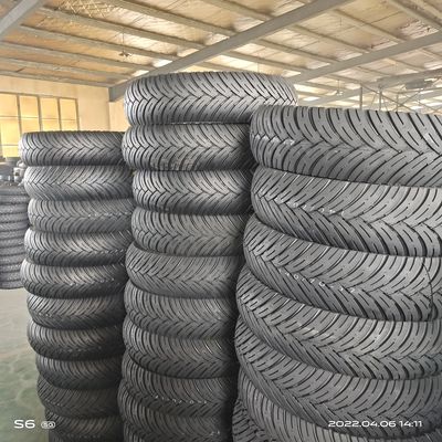 LIFO Motorfietsen Motorfietswielen banden 100/90-17 voor het laden haven Qingdao haven