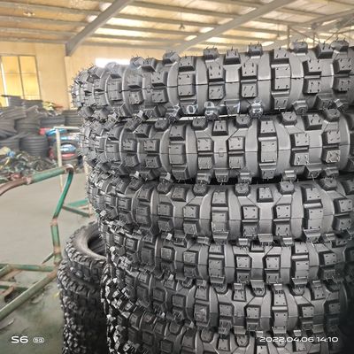 LIFO Motorfietsen Motorfietswielen banden 100/90-17 voor het laden haven Qingdao haven