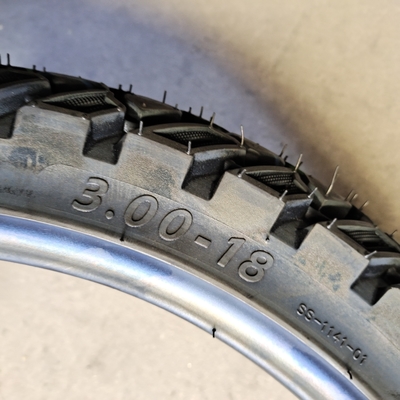 17" 18" 19" 21" inch motorfietsband met natrual rubber gemaakt in de laadhaven Qingdao