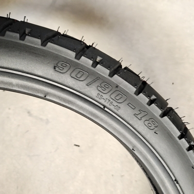 Uitstekende prestaties Motorfietsband en Inner Tube 3.00/3.25-18 met Natrual Rubber