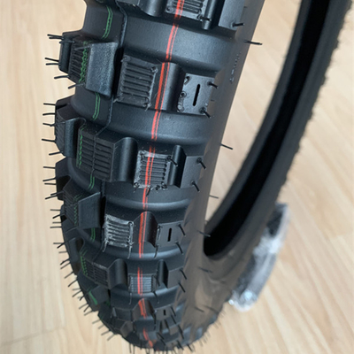 35% tot 55% rubbergehalte Motorfietsband 3.00-17 voor tijdige levering binnen 25 dagen