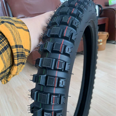 35% tot 55% rubbergehalte Motorfietsband 3.00-17 voor tijdige levering binnen 25 dagen