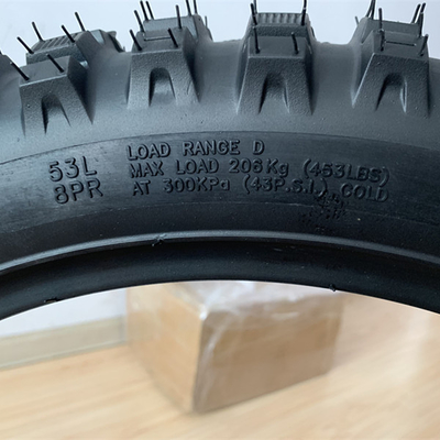 35% tot 55% rubbergehalte Motorfietsband 3.00-17 voor tijdige levering binnen 25 dagen