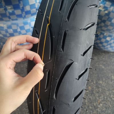 Midden-Oostenmarkt moet 120/70-17 motorfietsbanden met 35%-55% rubber bevatten