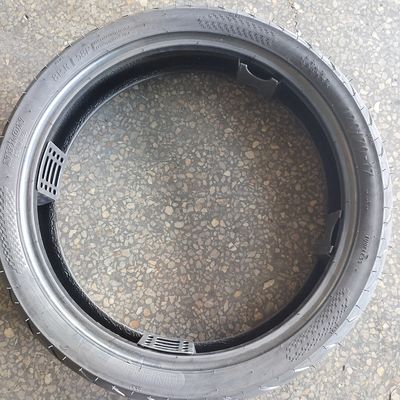 Midden-Oostenmarkt moet 120/70-17 motorfietsbanden met 35%-55% rubber bevatten