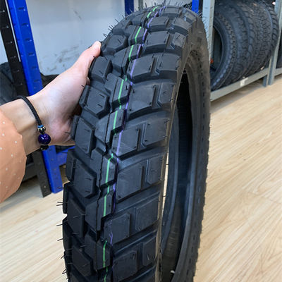 Productiecapaciteit 5000 stuks per dag 110/90-17 motorfietsbanden met 35%-55% rubbergehalte