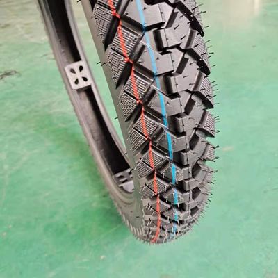 Directe motorfietsbandvervanger 3.00-18 met 20000 KM Werkduur en tijd binnen 25 dagen