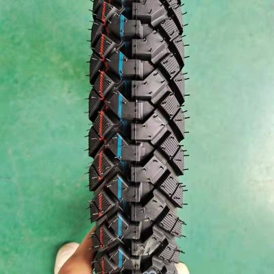 Directe motorfietsbandvervanger 3.00-18 met 20000 KM Werkduur en tijd binnen 25 dagen