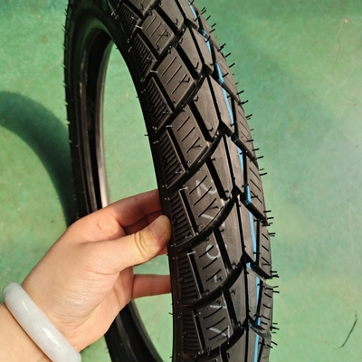 Rubberen motorbanden en -buizen 2.75-17 Hoge treksterkte 35%-55% Rubbergehalte