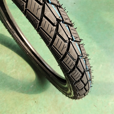 Rubberen motorbanden en -buizen 2.75-17 Hoge treksterkte 35%-55% Rubbergehalte