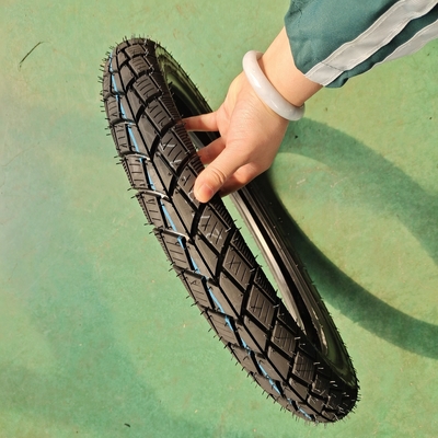 Rubberen motorbanden en -buizen 2.75-17 Hoge treksterkte 35%-55% Rubbergehalte