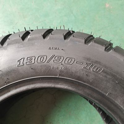 130/90-10 Natrual rubber motorfietsband met OEM-aanvaardbare en uitstekende prestaties
