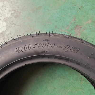Laadhaven Qingdao Chinees 90/90-12 Zware buisloze motorfietsband met bandenkooi