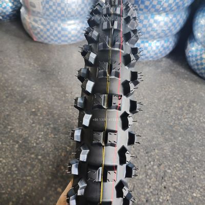 90/90-21 90 90 21 Motorband met een gewicht van 4,1 kg en een rubbergehalte van 35% tot 55%