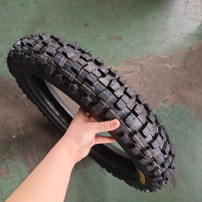 Zwarte 4.10-18 8PR buisloze motorfietsband met 35%-55% rubbergehalte in Qingdao