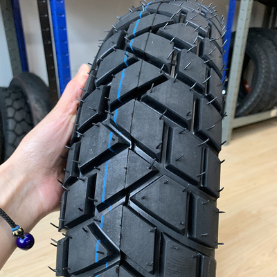 Qingdao Port Motorcycle Tires 18 met en 5000 stuks per dag Productiecapaciteit