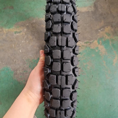 35% tot 55% rubbergehalte natuurlijke rubber motorfietsband 3.00-18 buisloze banden op zijn best