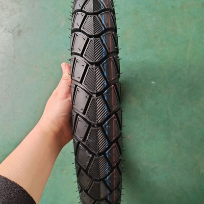 Buitengevoerde motorfietsband 3.00-18 35%-55% Rubbergehalte 6pr/8pr Ply Rating