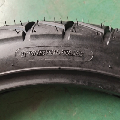 Buitengevoerde motorfietsband 3.00-18 35%-55% Rubbergehalte 6pr/8pr Ply Rating