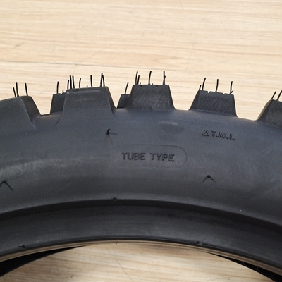 Natuur rubber staal nylon motorfietsbanden 140/80-18 zachte band 6pr/8pr voor prestaties