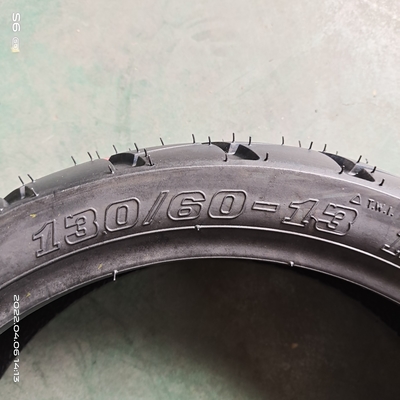 130/60-13 TL Rubberen buisloze motorfietsband met bandenhoes en rubbergehalte van 35%-55%