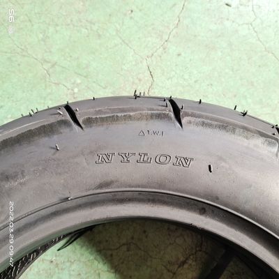 10 inch motorfietsband 110/90-10 6 Ply Rate met zwart rubber en 35%-55% rubbergehalte