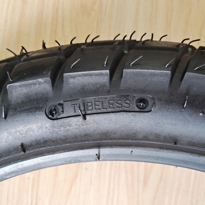35% tot 55% rubbergehalte 90/90/21 Motorfietsbanden voor en lange levensduur in China