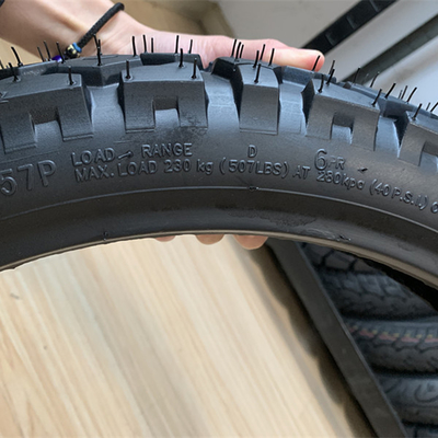 Goedkope motorfietsbanden 90/90-18 met bandenhoes en 35% tot 55% rubbergehalte