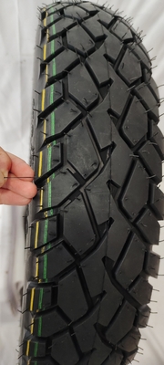 Productiecapaciteit 5000 stuks per dag 110/90 16 Tubeless motorfietsband met bandenhoes