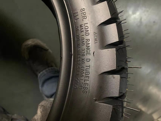 Productiecapaciteit 5000 stuks per dag 110/90 16 Tubeless motorfietsband met bandenhoes