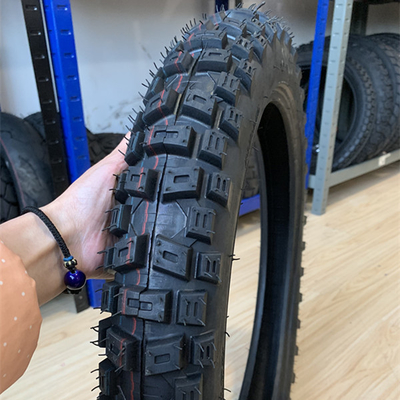 Productie 5000 stuks per dag met motorfiets banden herhalingsmachine 300-17