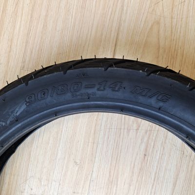 80/90-14 Grootte Motorfietsbuisloze banden maken machine met en diep patroon ontwerp