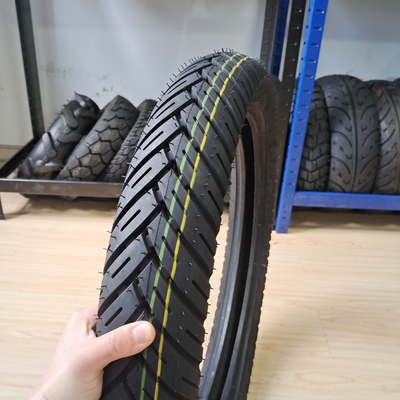 35% tot 55% rubbergehalte 90/90-18 Motorfietsband voor natuur Rubber staal Nylon grondstof