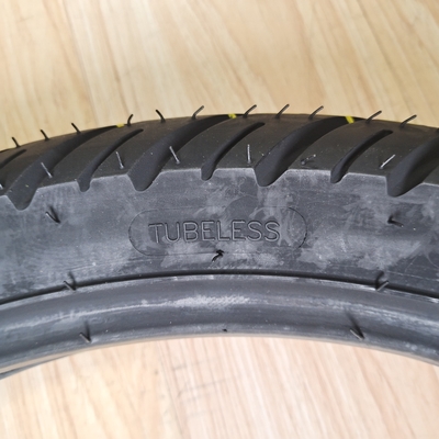 35% tot 55% rubbergehalte 90/90-18 Motorfietsband voor natuur Rubber staal Nylon grondstof
