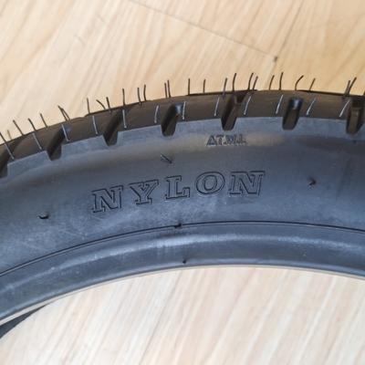 10090-18 TL Motorfietsband met natuur rubber staal nylon materiaal en OEM acceptatie