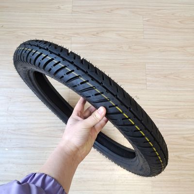 3.00-17 Natural Rubber Motorcycle Tire Populair patroon voor hoge snelheid prestaties