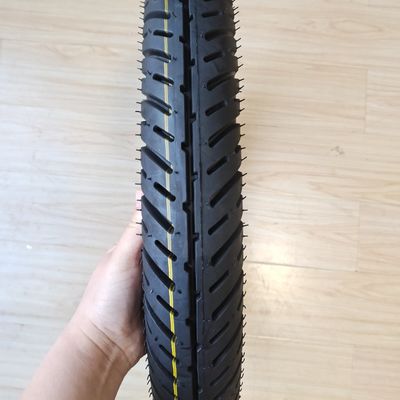 3.00-17 Natural Rubber Motorcycle Tire Populair patroon voor hoge snelheid prestaties