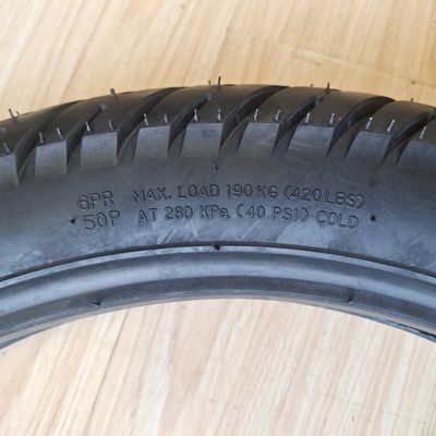 3.00-17 Natural Rubber Motorcycle Tire Populair patroon voor hoge snelheid prestaties