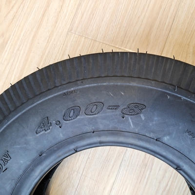 Zwarte 4.00-8 Bajaj driewielerband voor motorfiets gemaakt van natuur rubber staal nylon