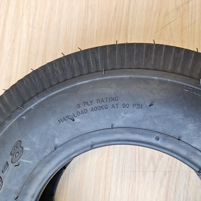 Zwarte 4.00-8 Bajaj driewielerband voor motorfiets gemaakt van natuur rubber staal nylon