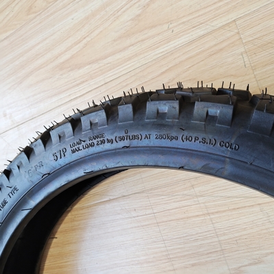 90/90-18 TT Motorfietsband MT026 Gemaakt met 35% tot 55% natuurlijke rubber