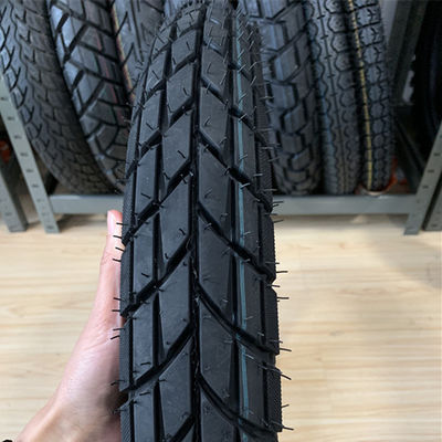 130/70-17 300-18 Motorfietsbanden voor een lange levensduur van 20000 km in Qingdao-haven