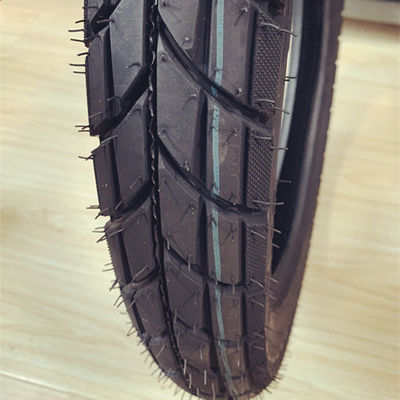 130/70-17 300-18 Motorfietsbanden voor een lange levensduur van 20000 km in Qingdao-haven