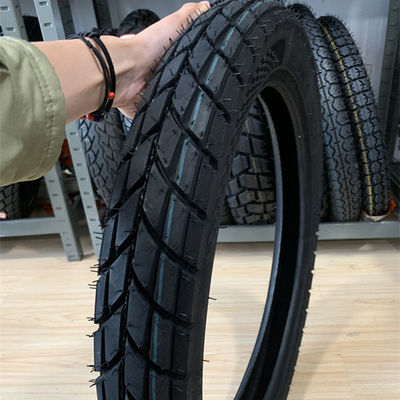 130/70-17 300-18 Motorfietsbanden voor een lange levensduur van 20000 km in Qingdao-haven
