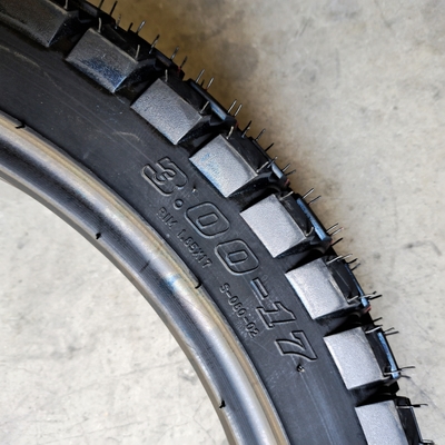 Zwarte 3.00-17 Dirt Bike Motorcycle banden met hoge betrouwbaarheid in Qingdao