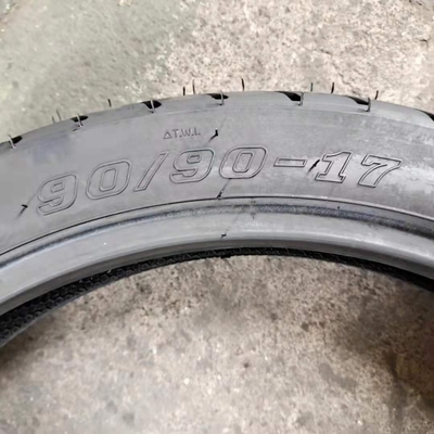 Qingdao laadhaven Natrual Rubber 17 inch 90/90-17 8 laag snelheid motorfiets band gemaakt
