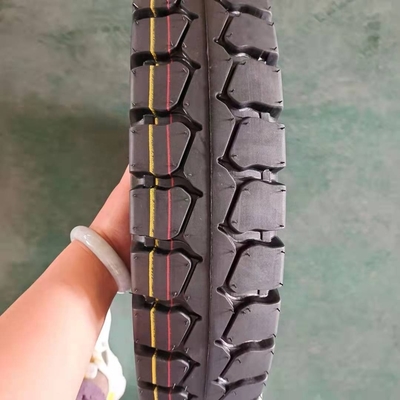 Motorfietsband 450 12 voor het laden van de haven van Qingdao met een rubbergehalte van 35% tot 55%