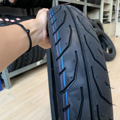 Geproduceerde motorfietsbanden 90/90-17 met een capaciteit van 5000 stuks per dag