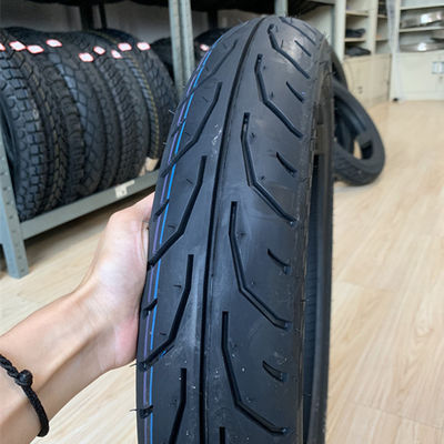 Geproduceerde motorfietsbanden 90/90-17 met een capaciteit van 5000 stuks per dag